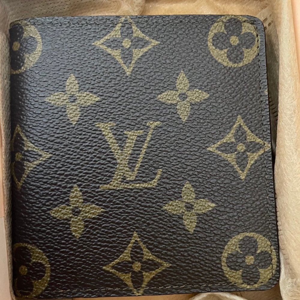 LOUIS VUITTON | Vintage Bi-Fold Monogram W Box